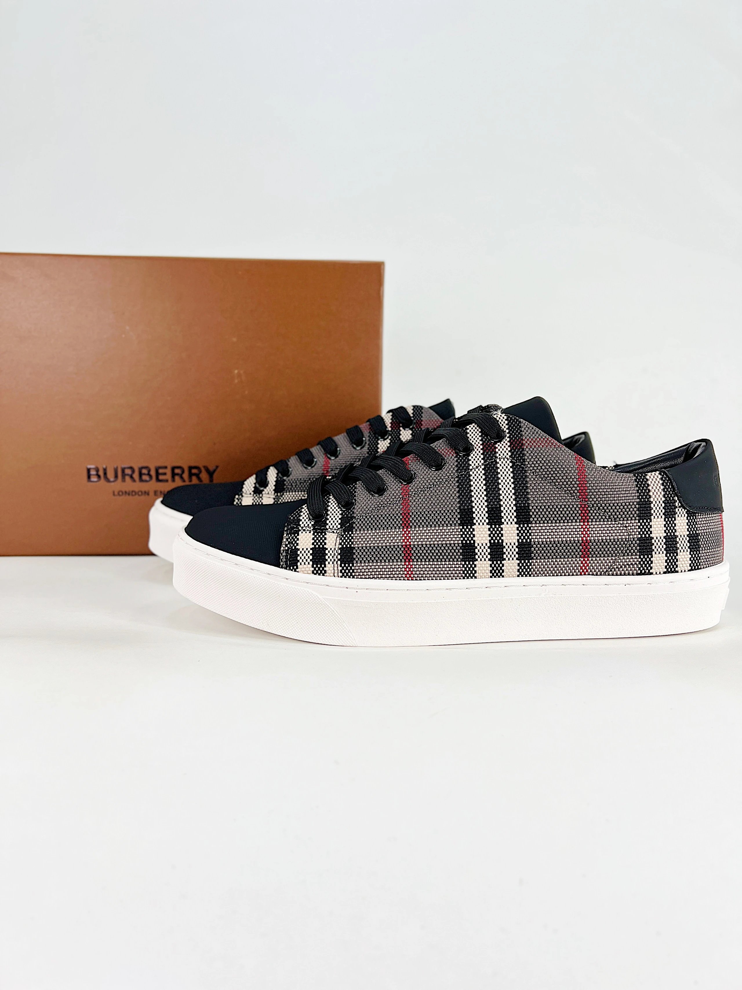Burberry Check Print Low-Top Sneakers Black and Beige - 3