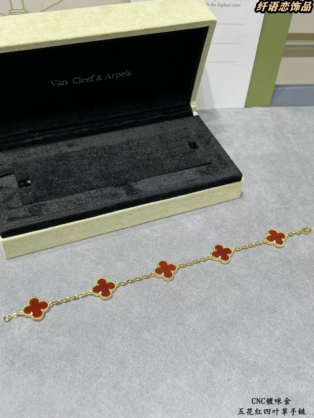 Four-Leaf Clover Bracelet photo 4