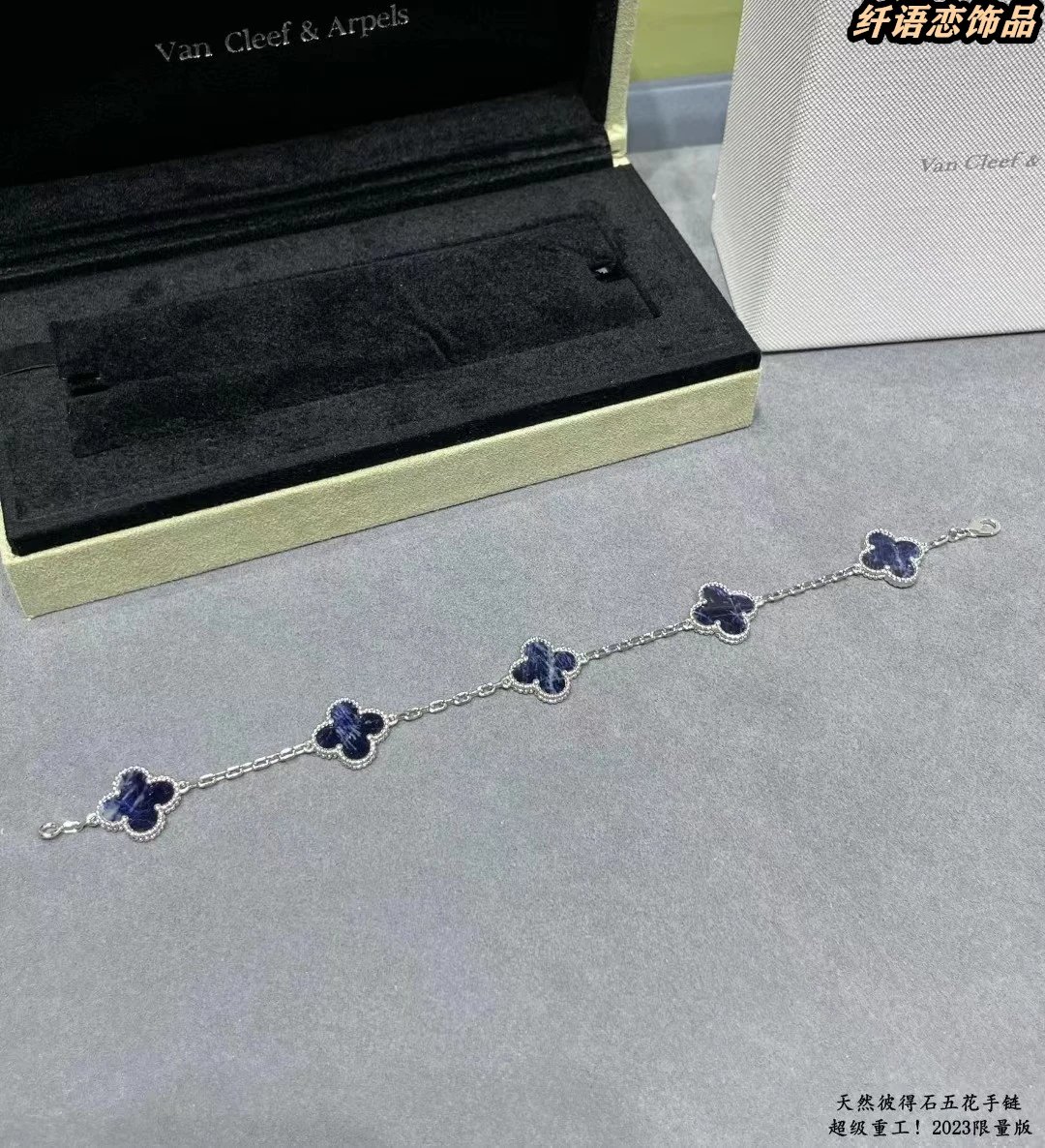 Four-Leaf Clover Bracelet photo 8