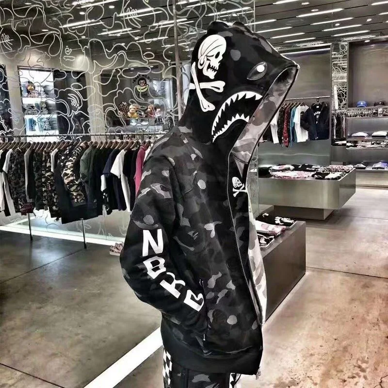 最高版本BAPE NBHD 联名鲨鱼迷彩黑白拼接迷彩阴阳八卦骷颅头连帽外套