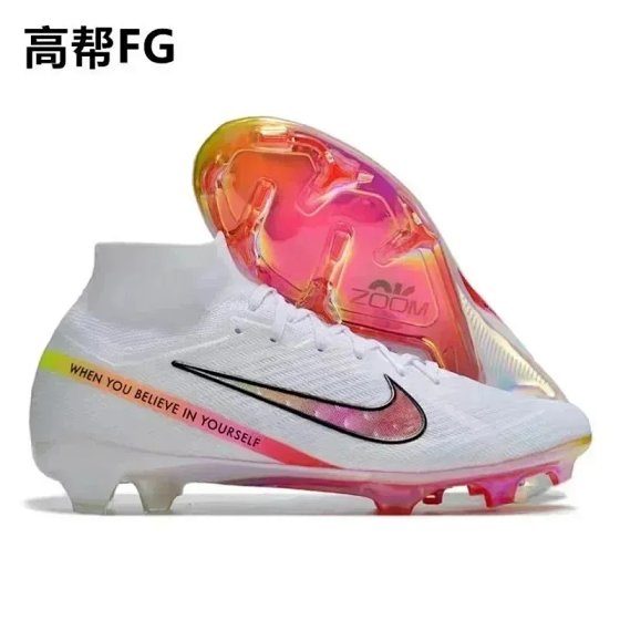 Fashionable and trendy sports football shoes+852 46367753