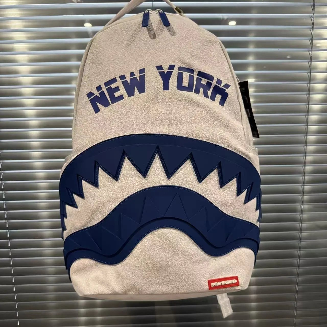 鲨鱼嘴棋盘格双肩包