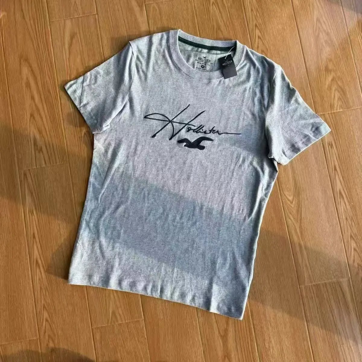 Hollister Signature Script Logo Gray T-Shirt