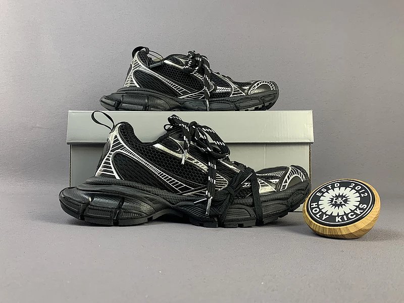 Design Holy Kicks x Nike Zoom Vomero 5 Red Monochrome Sneakers Chunky Sneakers product detail 10 in Litbuy spreadsheet finds