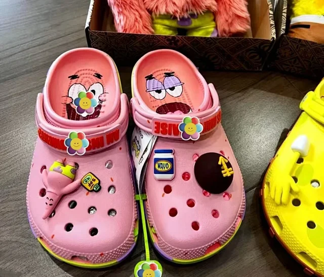 Crocs Sandals Ventilated clogs with heel straps and decorative charms product detail image 2