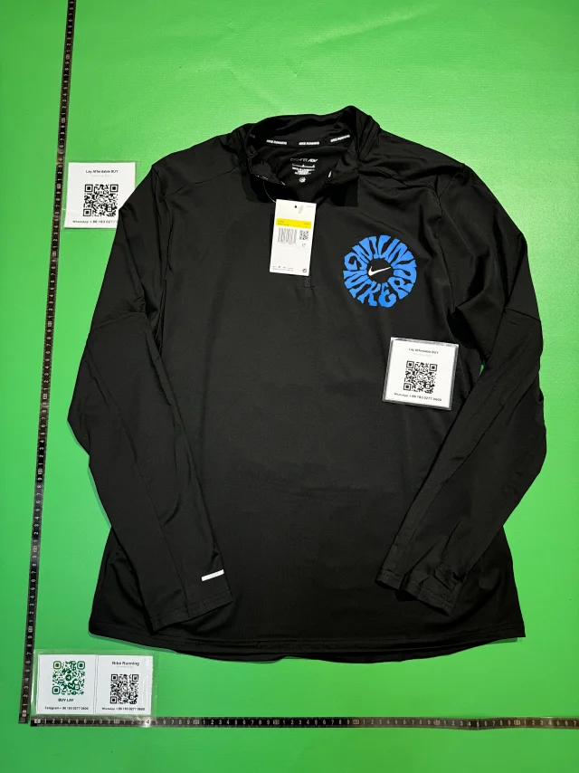 Nike Jackets Hooded Graphic Windbreaker product detail image 7