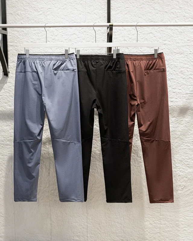 On Trousers Elastic-Waist Sports with Zip Back Pocket product detail image 3