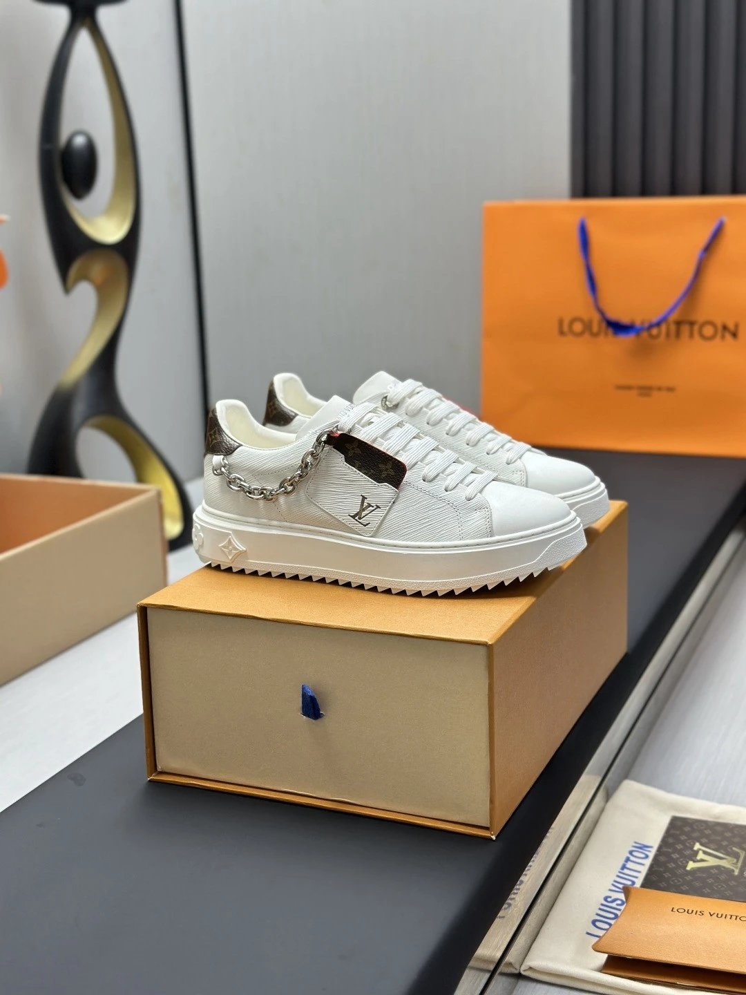 Louis Vuitton Sneakers Low-Top Monogram Lace-Up — Style 6