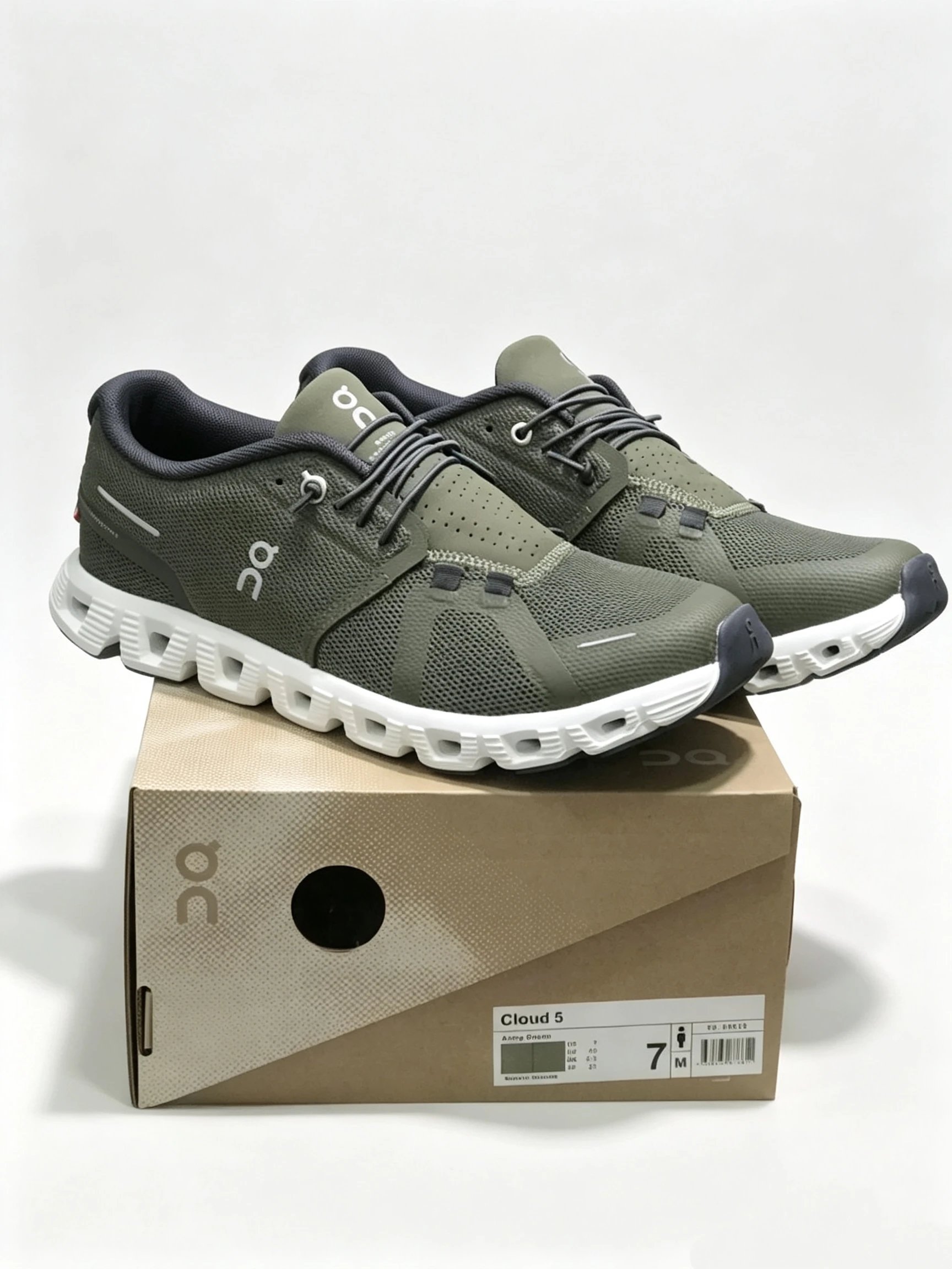 On Sneakers Cloud 5 product image