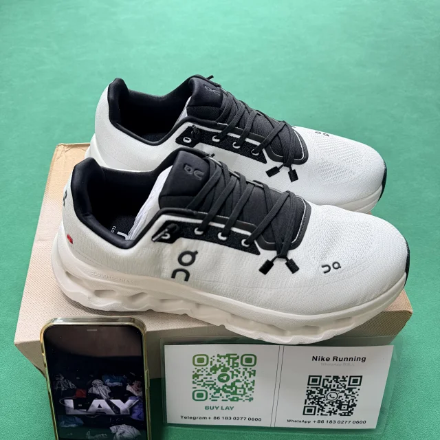 On Sneakers Cloudtilt product detail image 2