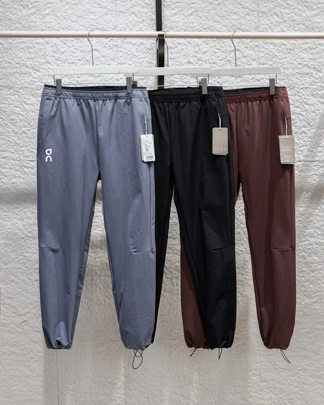 On Trousers Elastic-Waist Sports with Zip Back Pocket product detail image 2