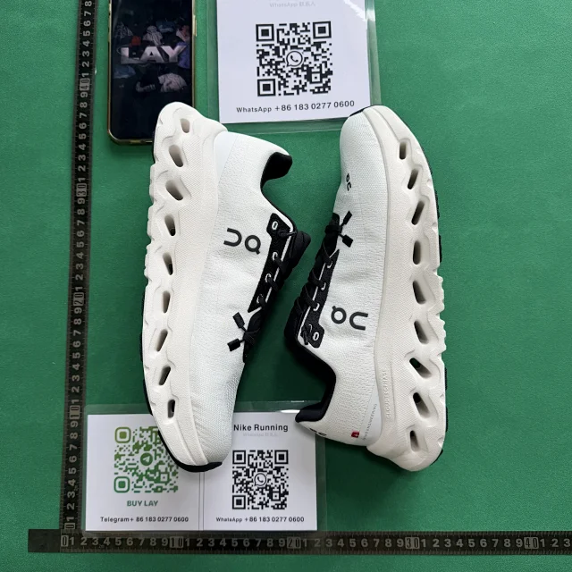 On Sneakers Cloudtilt product detail image 3
