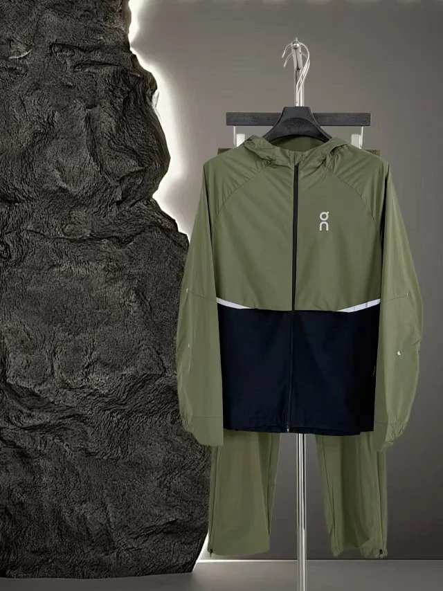 On Tracksuits Hooded reflective color-block running set product detail image 7
