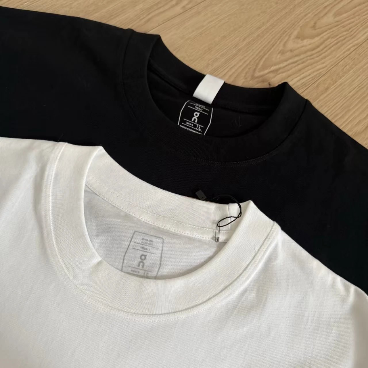 On T-Shirts Crew-neck short-sleeve logo T-shirt image 4