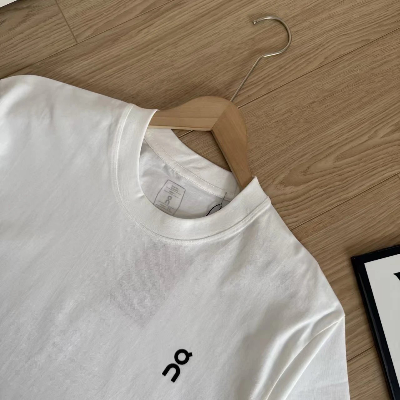 On T-Shirts Crew-neck short-sleeve logo T-shirt image 6