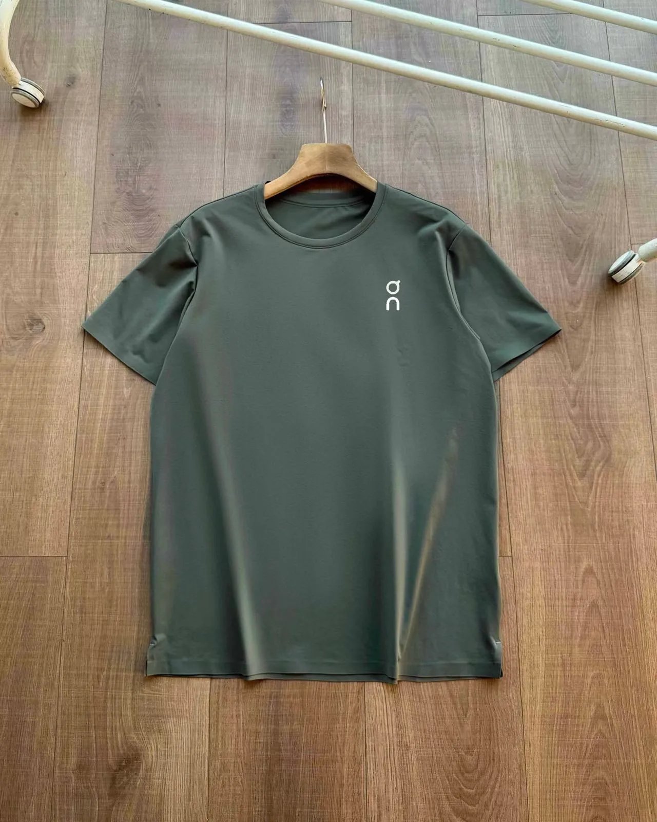 On T-Shirts Crew Neck Logo T-Shirt — 6