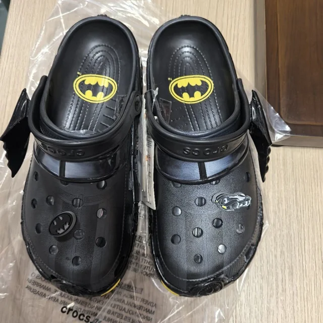 Crocs Sandals Ventilated clogs with heel straps and decorative charms product detail image 8