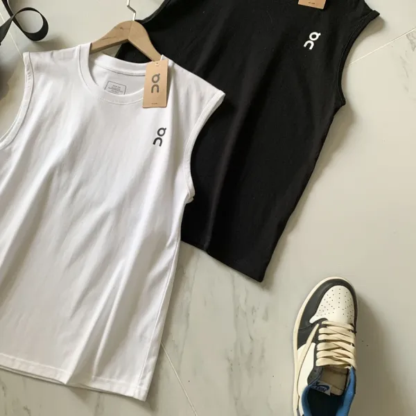 On Running Logo Sleeveless Top Black Vest-Top - 8