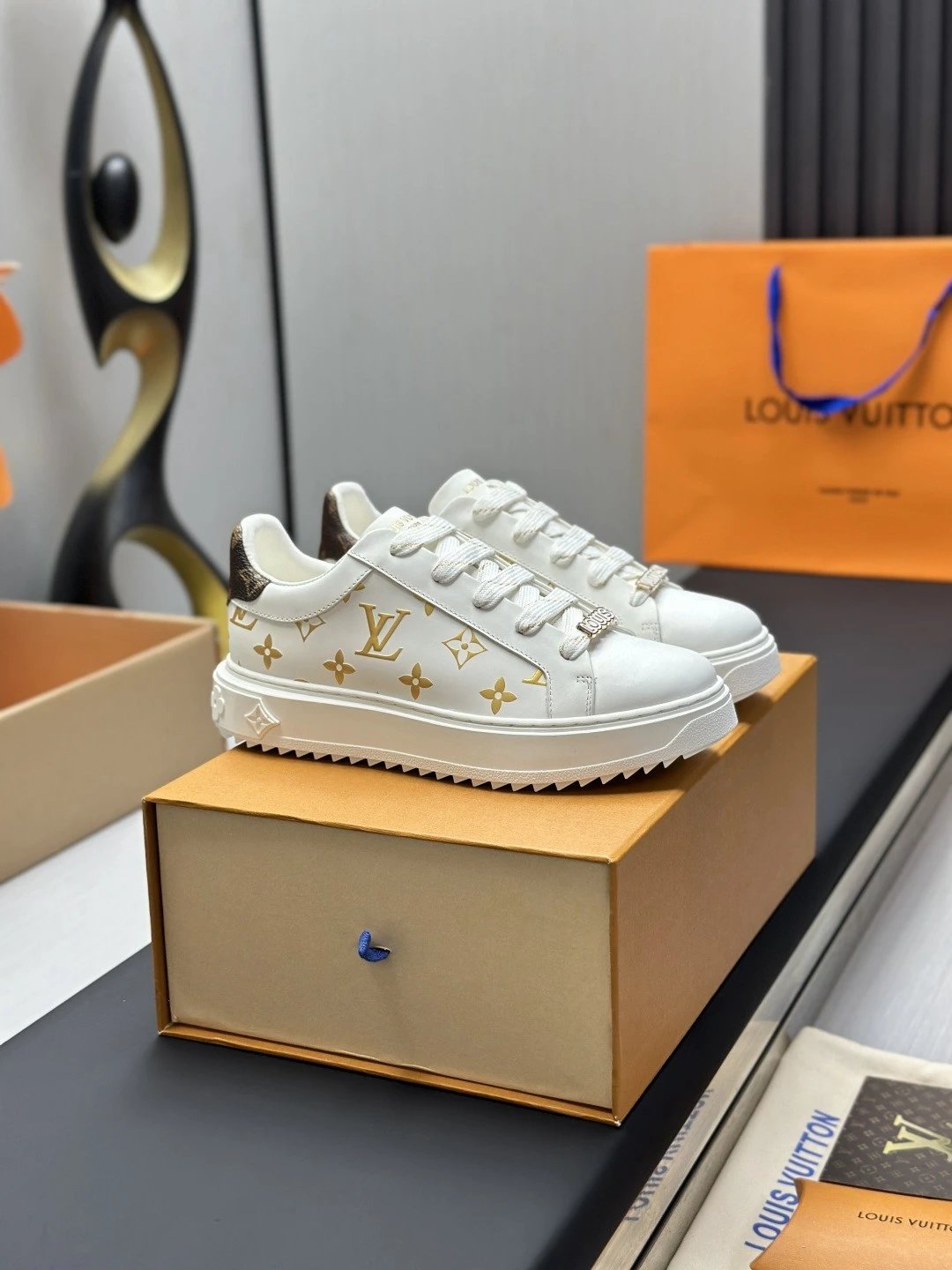 Louis Vuitton Sneakers Low-Top Monogram Lace-Up — Style 7