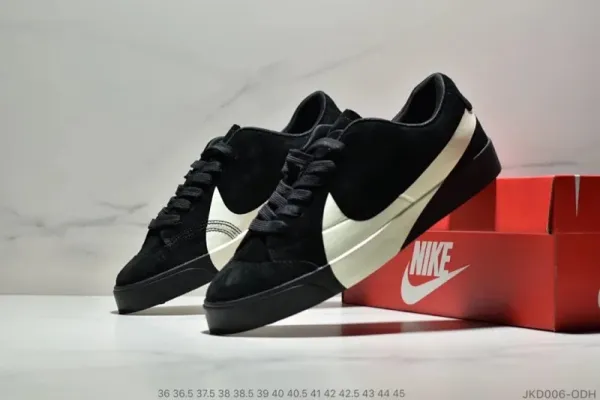 Nike Blazer Low '77 Suede Black / Off-White Sneakers - 1