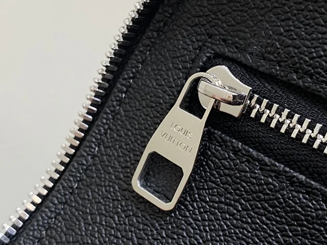 Louis Vuitton M47625 and M11510 product detail image 12