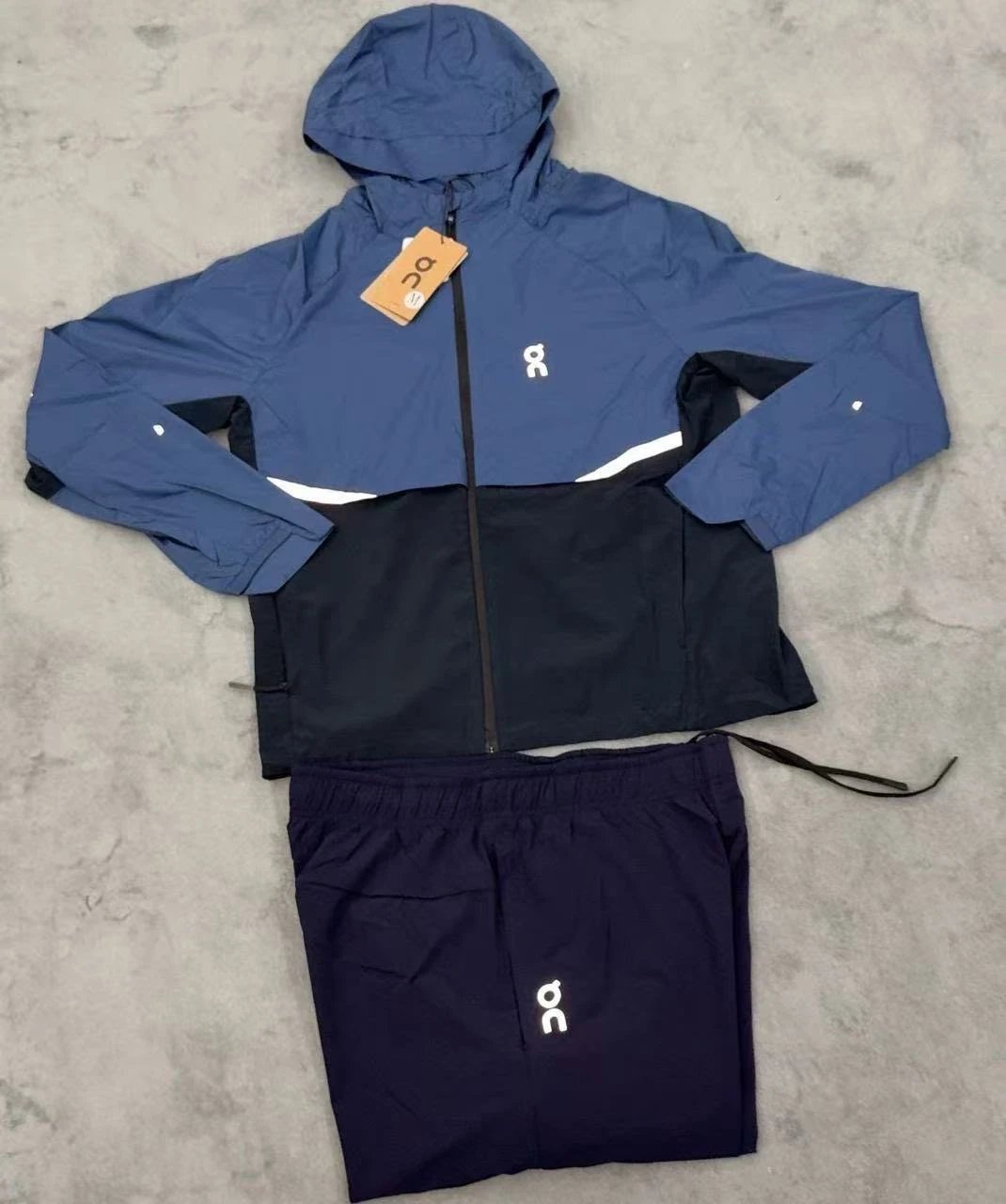 On Tracksuits Hooded reflective color-block running set — 03