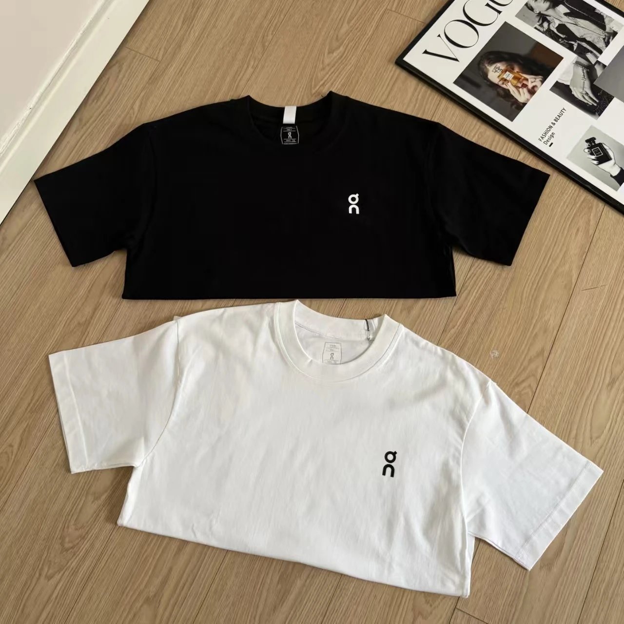 On T-Shirts Crew-neck short-sleeve logo T-shirt image 3