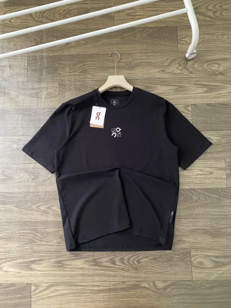 On Running Logo T-Shirt Black and White - 4