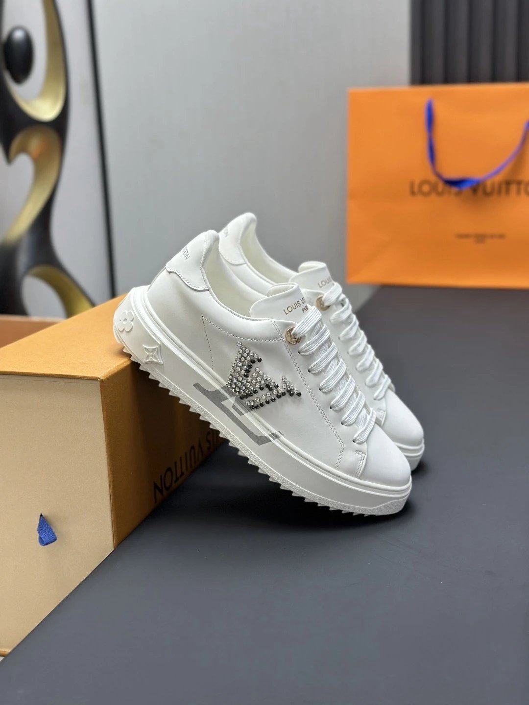 Louis Vuitton Sneakers Low-Top Monogram Lace-Up — Style 5