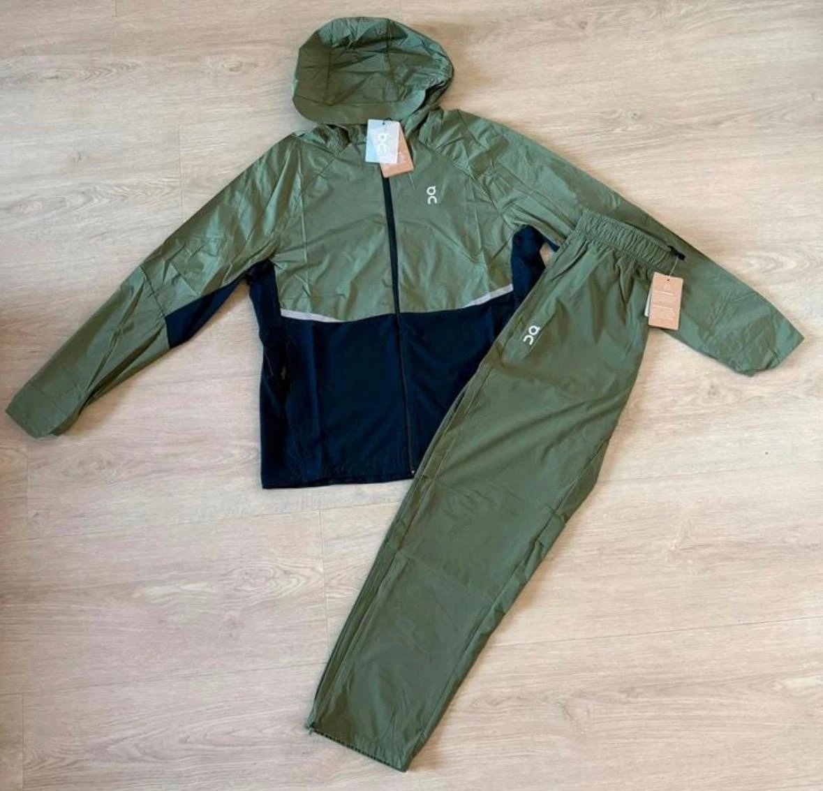 On Tracksuits Hooded reflective color-block running set — 04