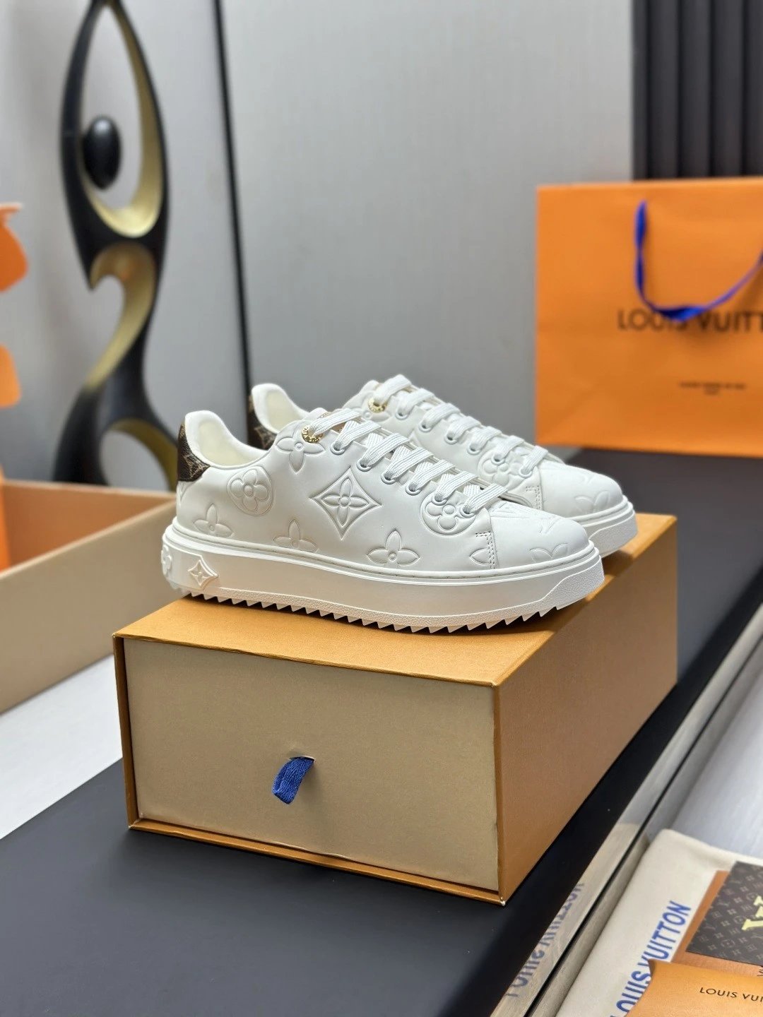Louis Vuitton Sneakers Low-Top Monogram Lace-Up — Style 4
