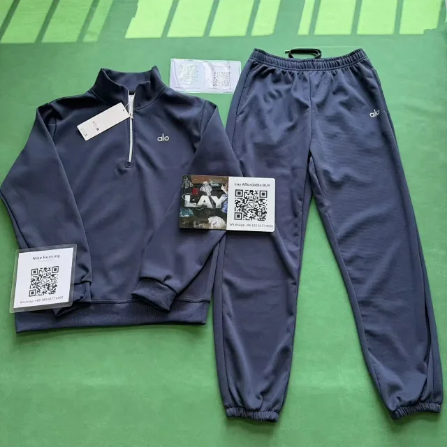 Alo Yoga Hoodies & Sweatshirts Half-Zip Stand-Collar Sweatshirt product detail image 4