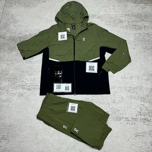 On Tracksuits Hooded reflective color-block running set product detail image 2