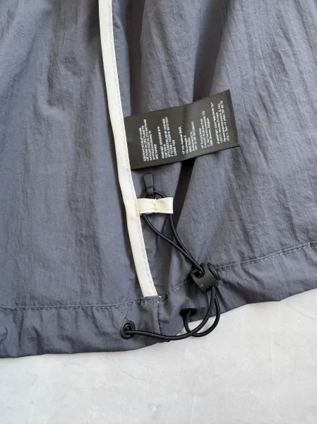 On Running Windbreaker Jacket Cream / Gray Outerwear - 9