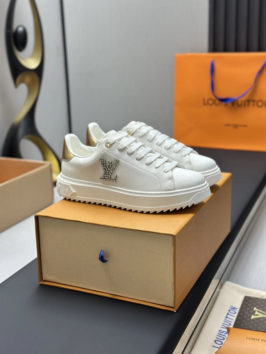 Louis Vuitton Sneakers Low-Top Monogram Lace-Up — Style 2