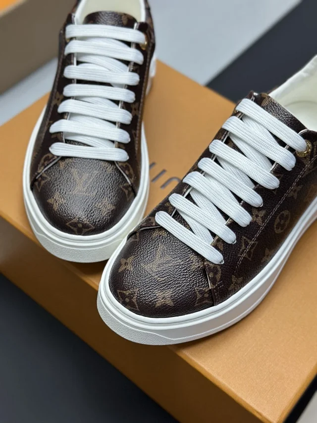 Louis Vuitton Sneakers Low-Top Monogram Lace-Up product detail image 2