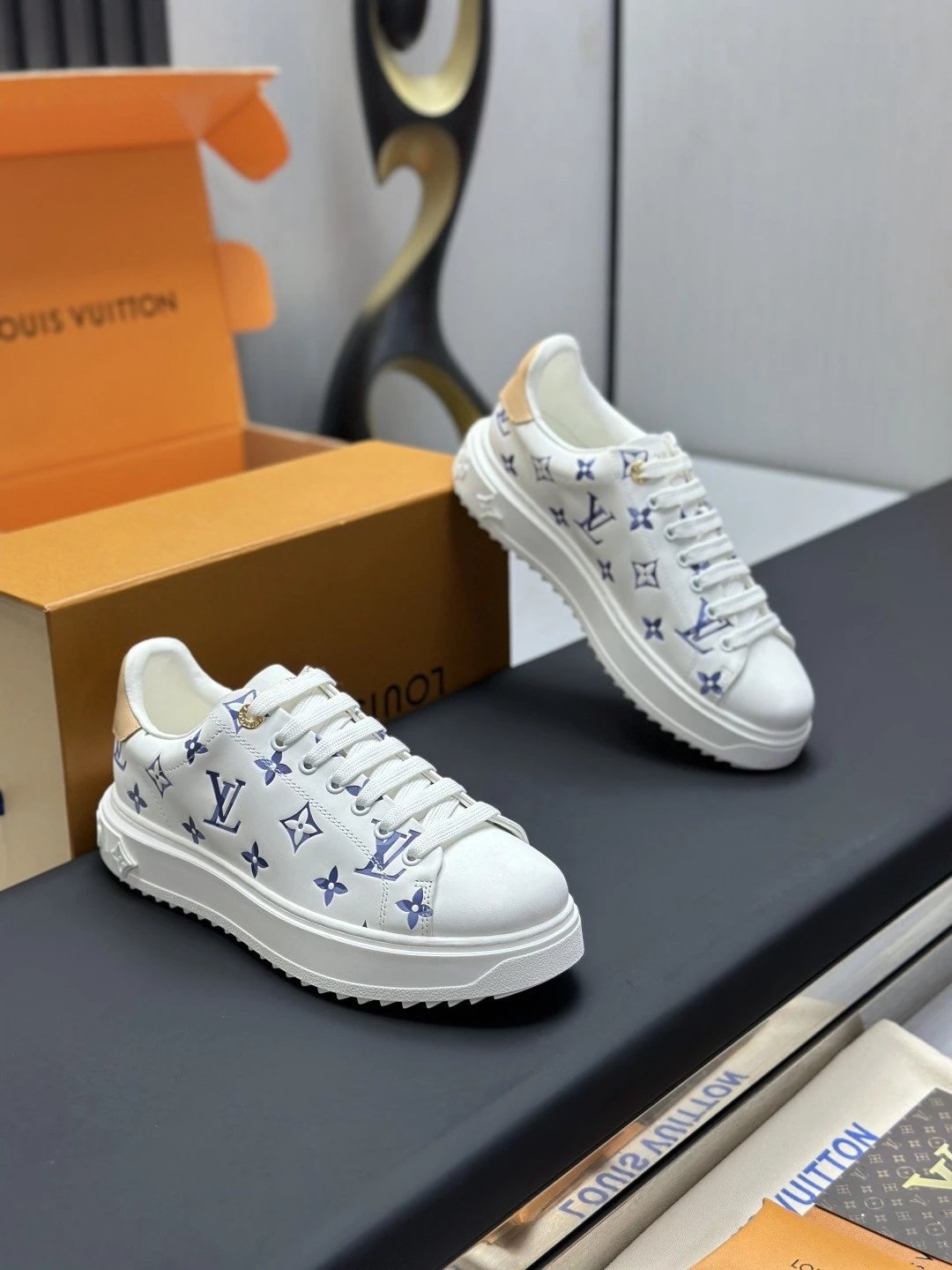Louis Vuitton Sneakers Low-Top Monogram Lace-Up — Style 8