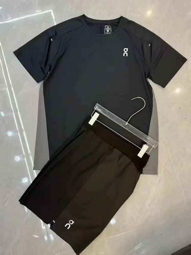On T-Shirts Crew Neck Logo T-Shirt product detail image 10