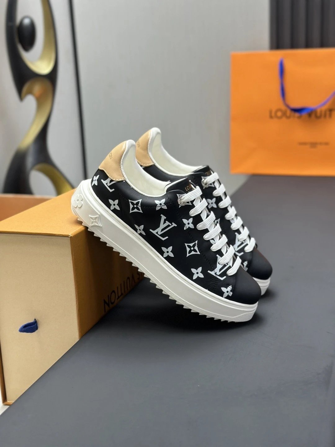 Louis Vuitton Sneakers Low-Top Monogram Lace-Up — Style 3