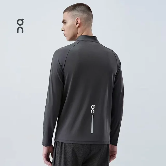 On T-Shirts Crew-neck short-sleeve logo T-shirt product detail image 15
