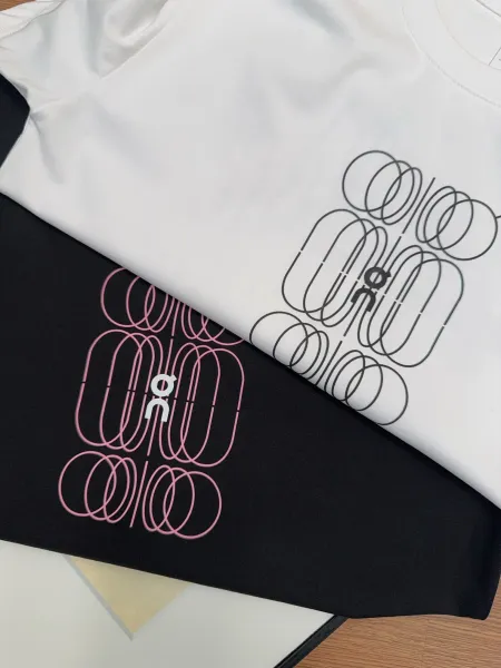 On Running Logo T-Shirt Black and White - 15