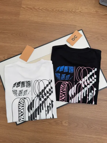 On Running Logo T-Shirt Black and White - 16