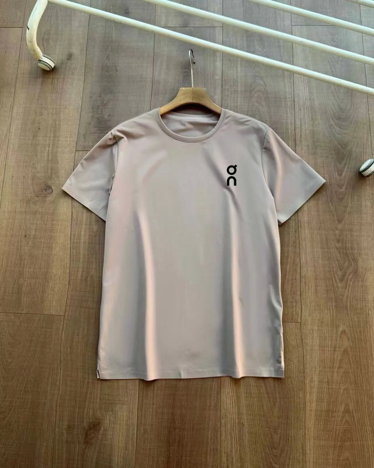 On T-Shirts Crew Neck Logo T-Shirt — 4