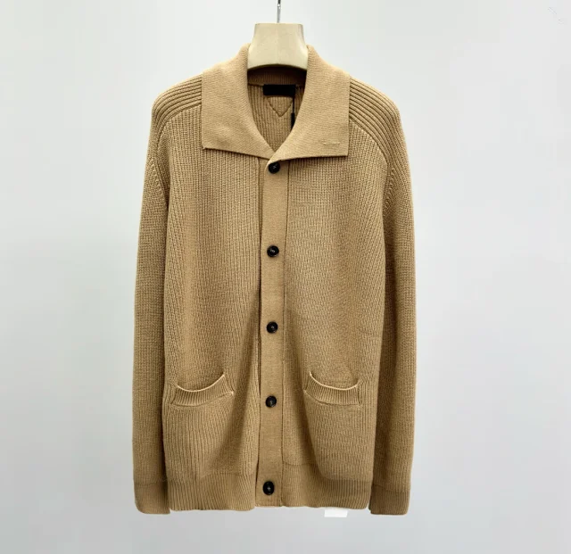普拉达PRADA SS2025 纯色翻领单排扣长袖羊绒衫