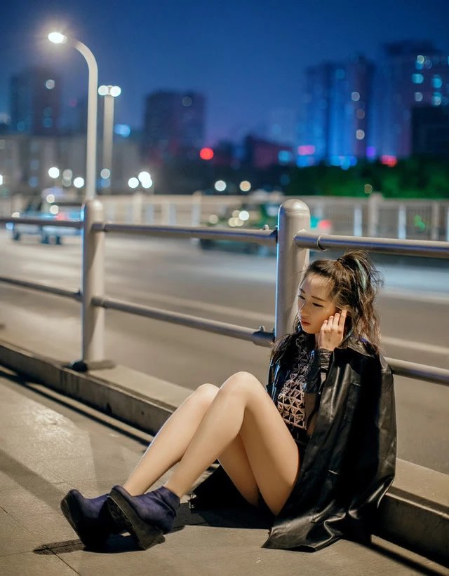 台湾美女凭果茱比基尼户外写真图片