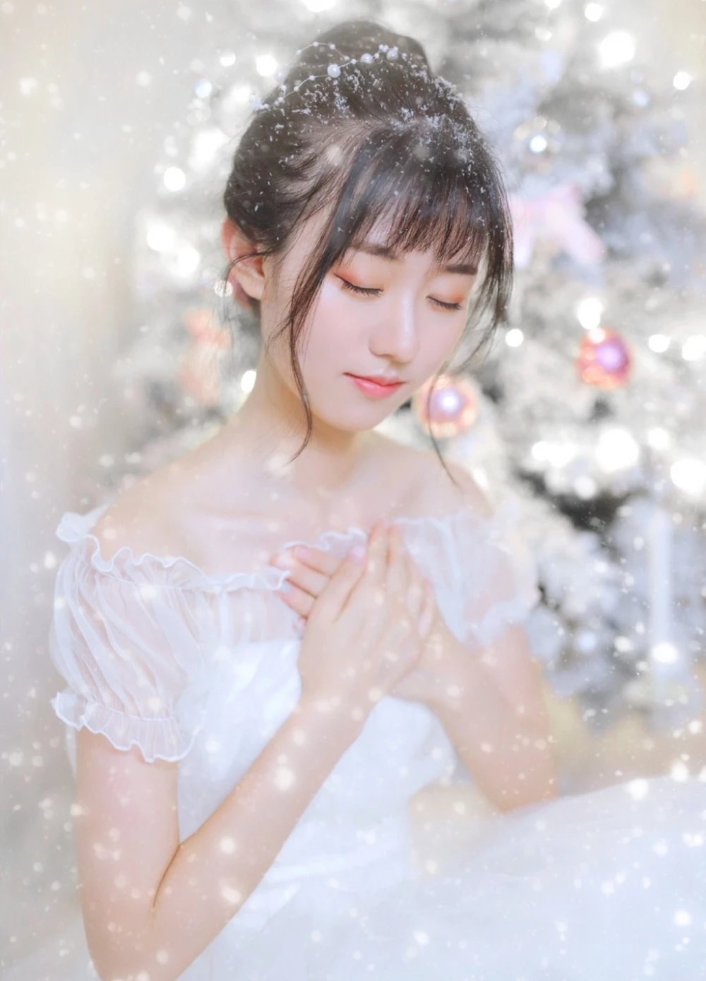 清纯梦幻小仙女透视白纱浪漫圣诞写真
