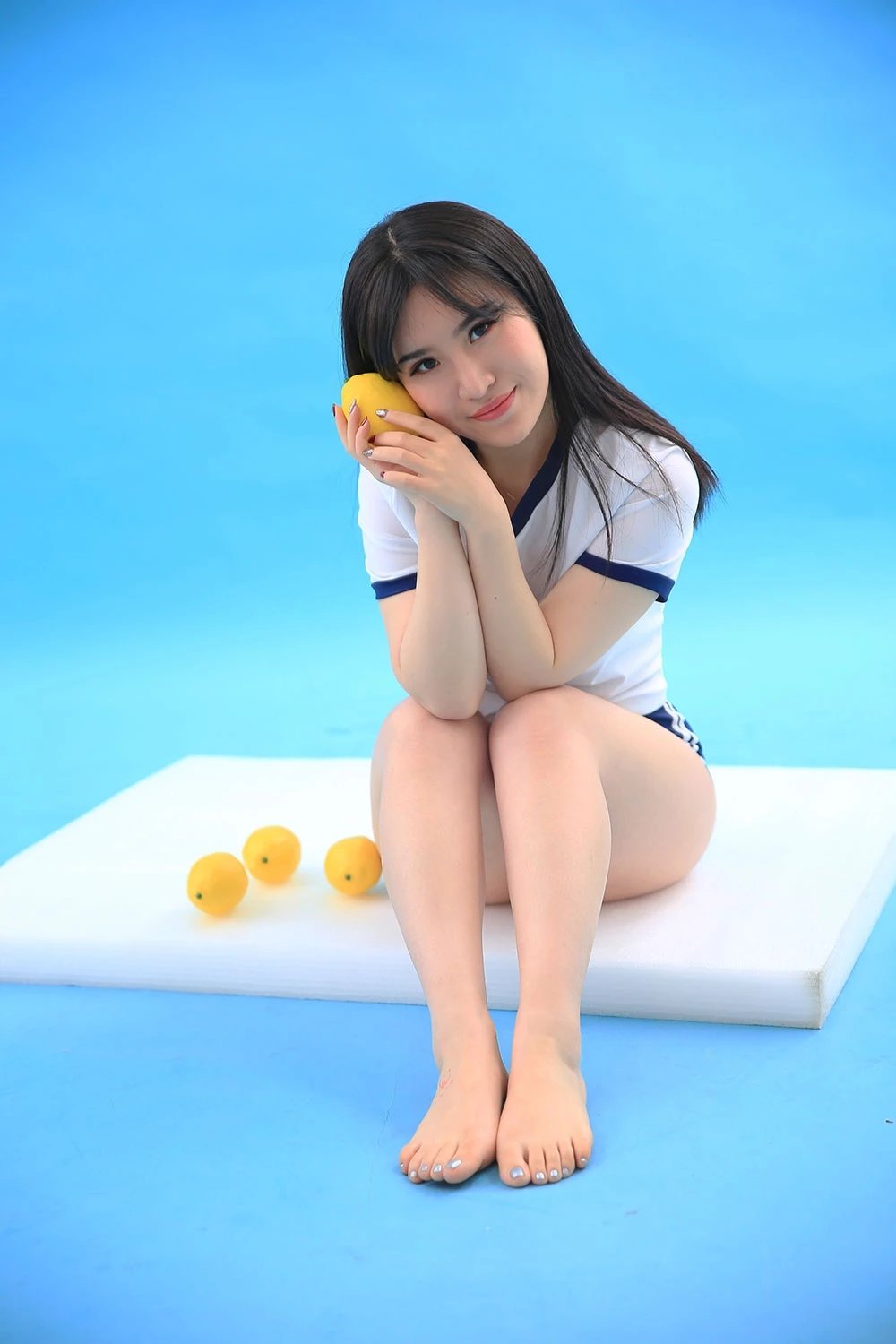 丰满微胖少女日本体操服翘臀美腿艺术照