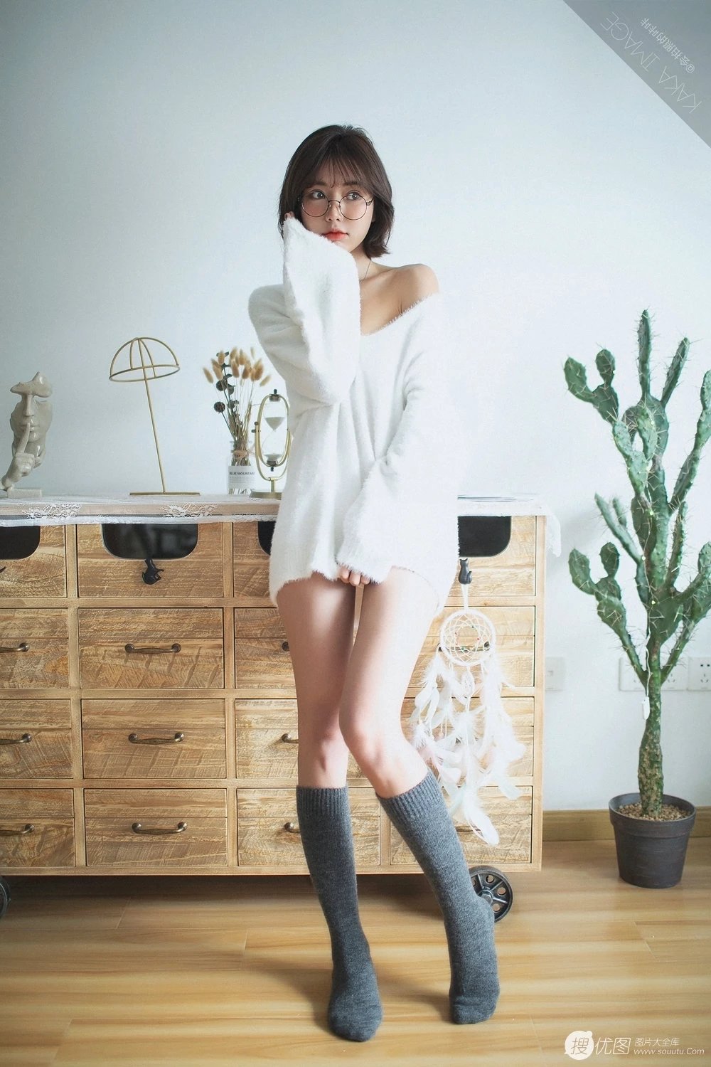 韩系少女居家服美腿丝袜诱惑图片