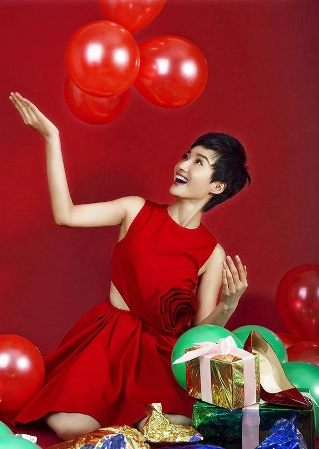 中国女明星冯文娟圣诞节俏皮写真