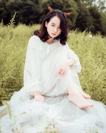 大奶美女模特刘西子丰满性感微博照片